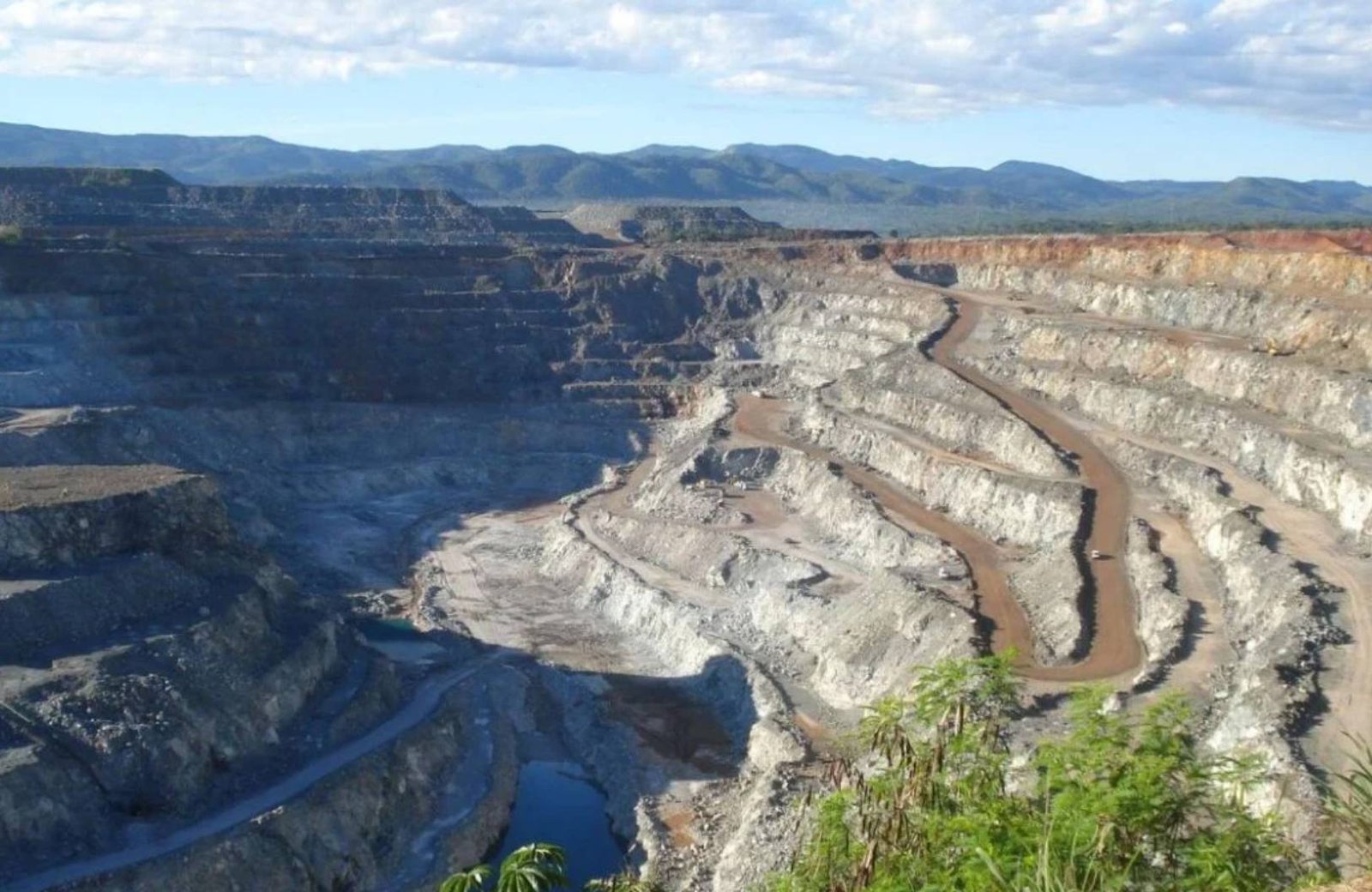 Corrida por terras raras acirra disputa entre EUA, China e Japão por minerais de Goiás