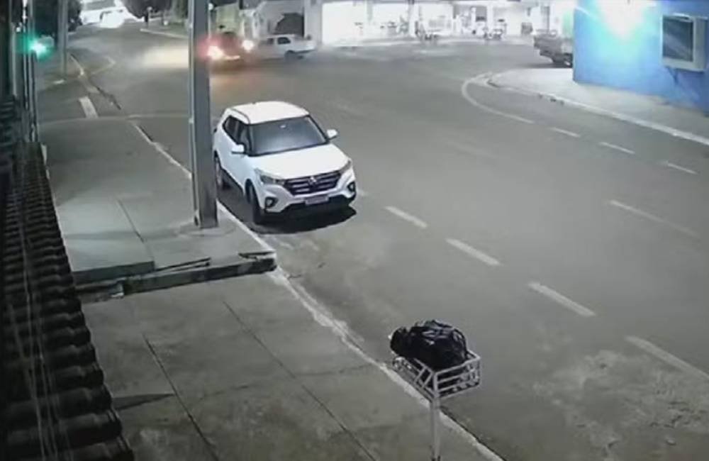Criança morre em acidente após carro avançar cruzamento em Doverlândia