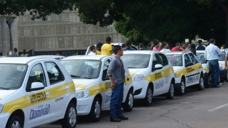 Governo estuda acabar com obrigação de autoescola para carteira de motorista, diz ministro