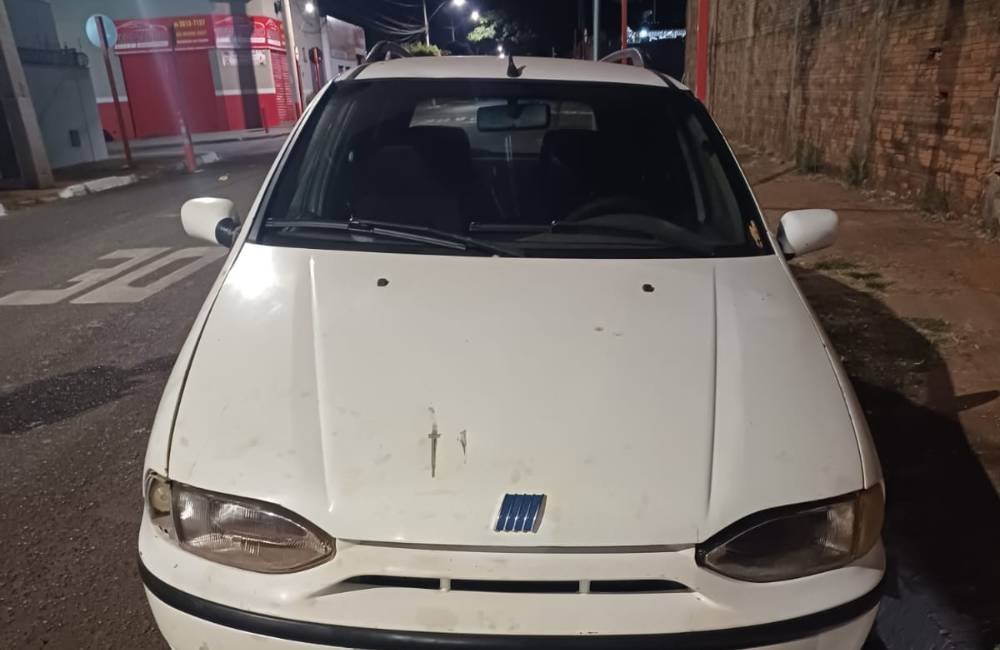 Homem com antecedentes é preso em flagrante com veículo furtado