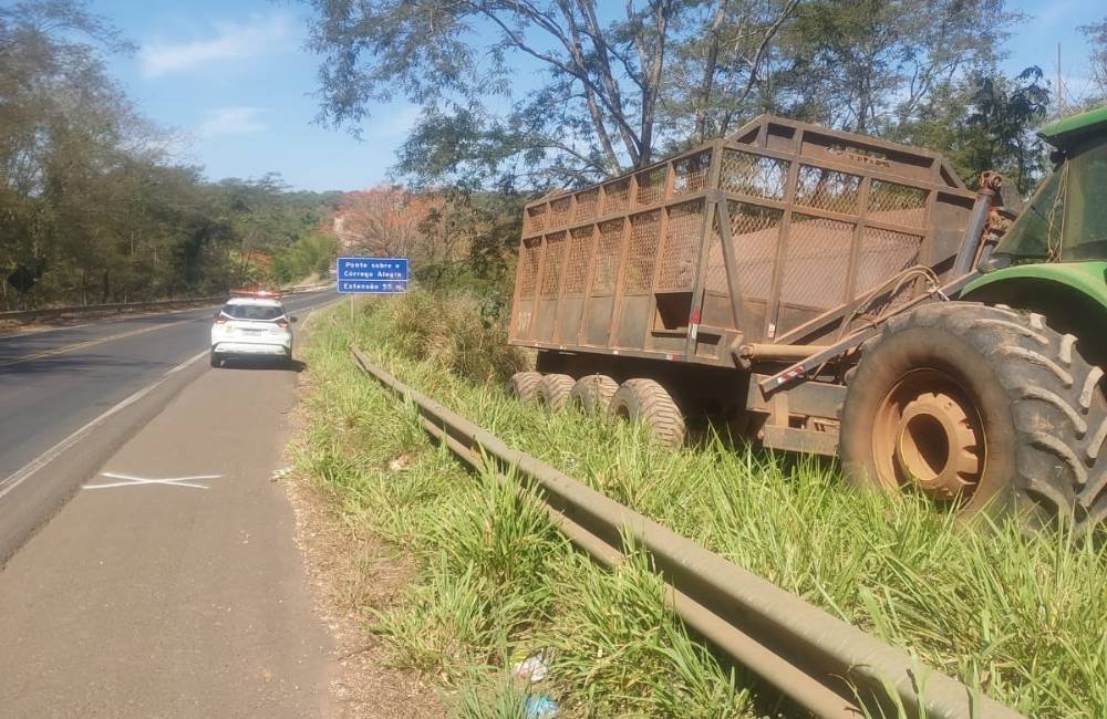 Homem morre após ser atropelado por trator enquanto estava enrolado em colchão na BR-364, em Mineiros