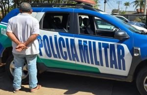 Idoso é preso por furtar 12 pacotes de café em supermercado de Aparecida