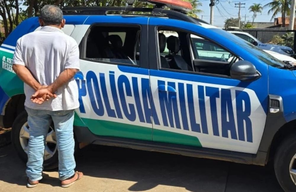 Idoso é preso por furtar 12 pacotes de café em supermercado de Aparecida