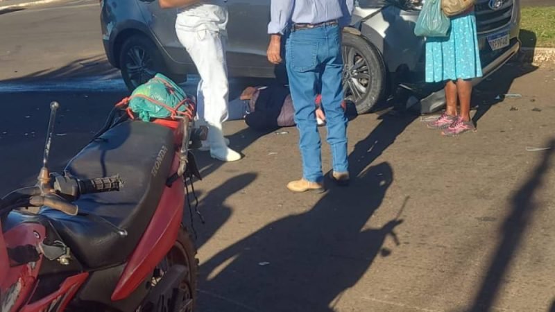 Idoso fica em estado grave após colisão com carro em avenida movimentada de Jataí
