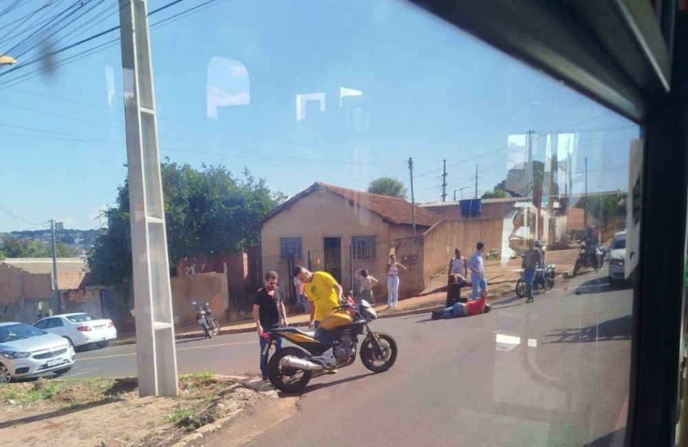 Motociclista fica ferido em colisão com carro no Jardim da Liberdade em Jataí