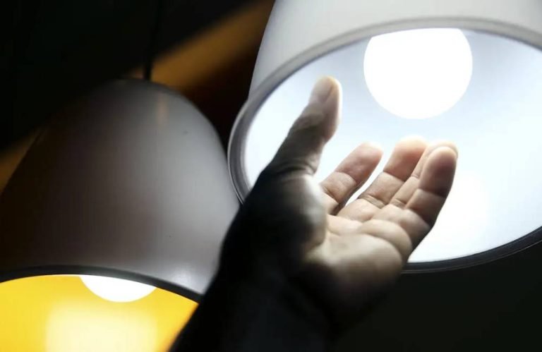 ONS avalia retorno do horário de verão para enfrentar riscos no fornecimento de energia elétrica