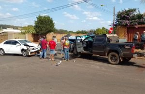 Polícia Militar se pronuncia após viatura tombar em acidente com dois veículos em Jataí