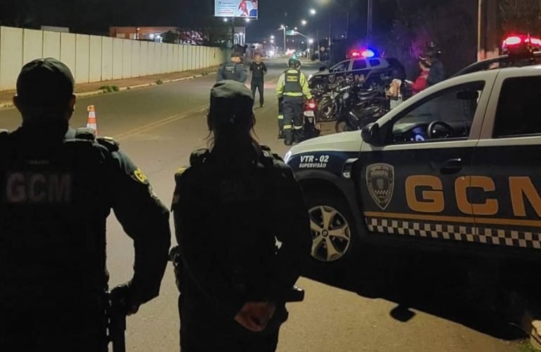 SMT e GCM realizam blitz em Jataí para combater condução irregular de motocicletas
