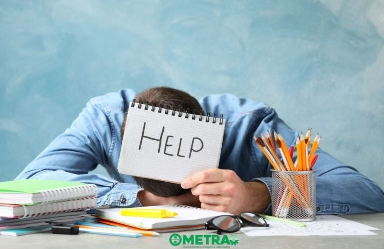 Trabalhar muito não é heroísmo é sintoma de Burnout (e pode te parar de vez)