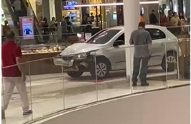 VÍDEO Homem invade Shopping Flamboyant com carro, causa danos e é detido pela segurança