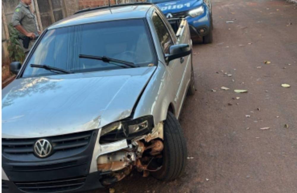 Veículo furtado é localizado em situação de abandono no bairro Jacutinga, em Jataí