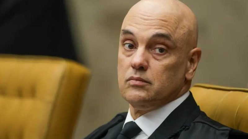 ATENÇÃO: Alexandre de Moraes decreta prisão domiciliar de Jair Bolsonaro por descumprir medidas cautelares