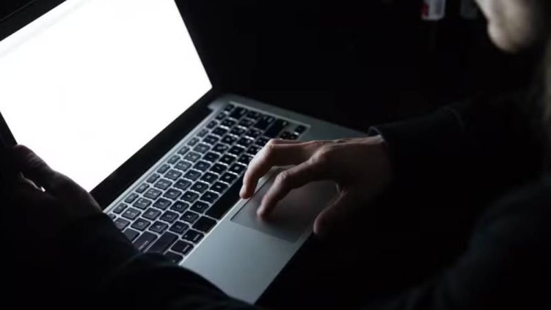Após término de relacionamento, homem diz que ChatGPT tentou o convencer a pular de prédio