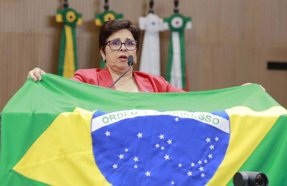 Bia de Lima rebate Amauri com bandeira do Brasil e critica tarifas dos EUA