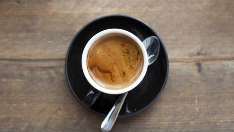 Consumir de 2 a 4 xícaras de café por dia faz bem para o coração