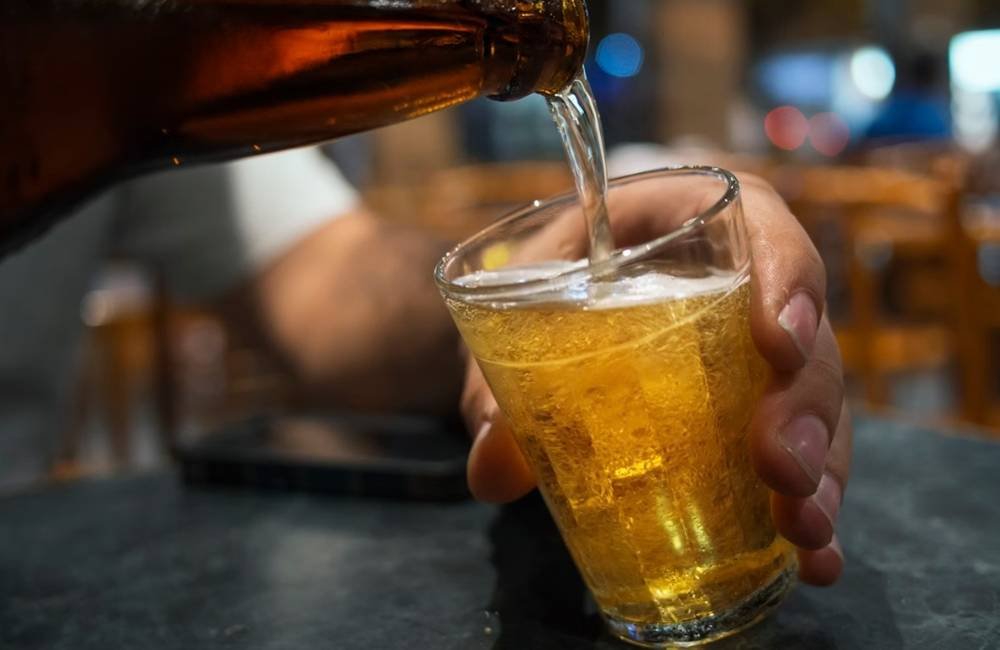 Estudo consegue acelerar produção de cerveja em 31 horas usando o som
