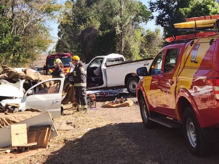 Grave acidente na GO-215 deixa três mortos e dois feridos na zona rural de Pontalina