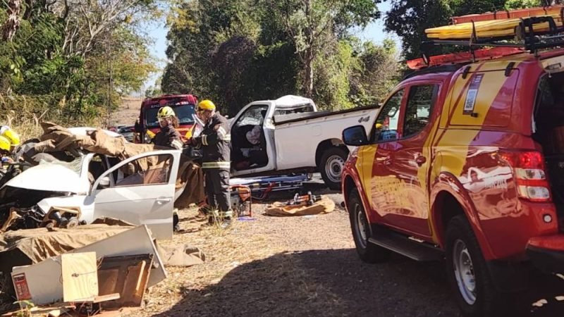 Grave acidente na GO-215 deixa três mortos e dois feridos na zona rural de Pontalina