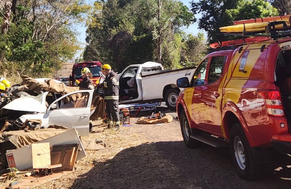 Grave acidente na GO-215 deixa três mortos e dois feridos na zona rural de Pontalina