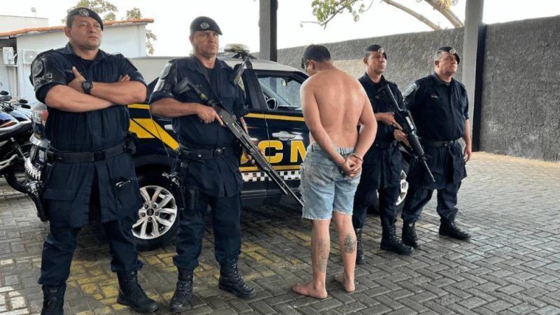 Homem é detido em Goiânia ao tentar revender celular roubado para a vítima