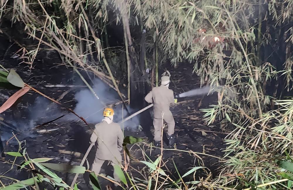Incêndio fecha BR-364 em Mineiros e mobiliza bombeiros por quase cinco horas