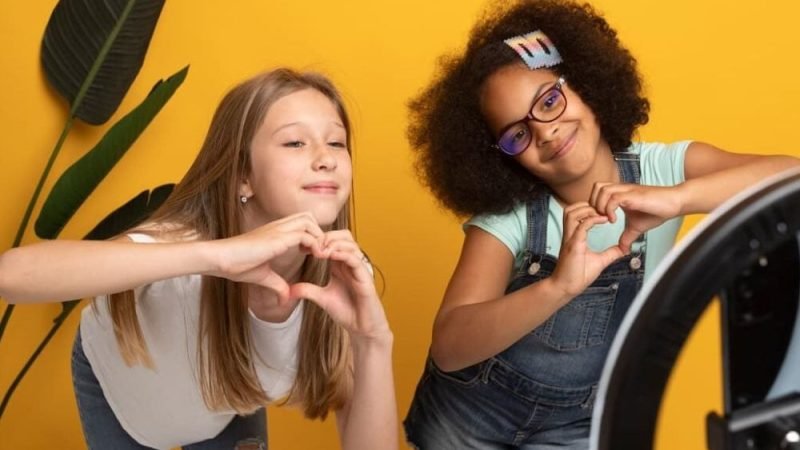 Justiça proíbe Facebook e Instagram de permitir trabalho de crianças influencers sem autorização