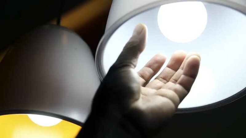 Setembro continua com conta de luz mais cara e bandeira vermelha