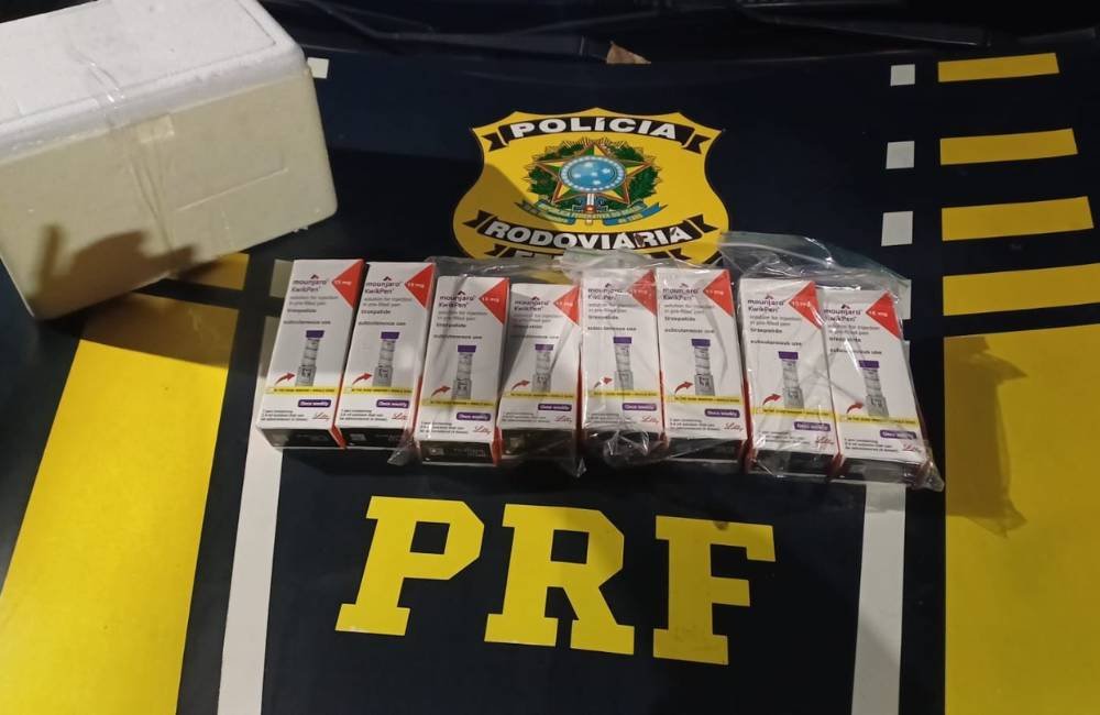 PRF apreende carga irregular de canetas para emagrecimento na BR-153, em Jaraguá
