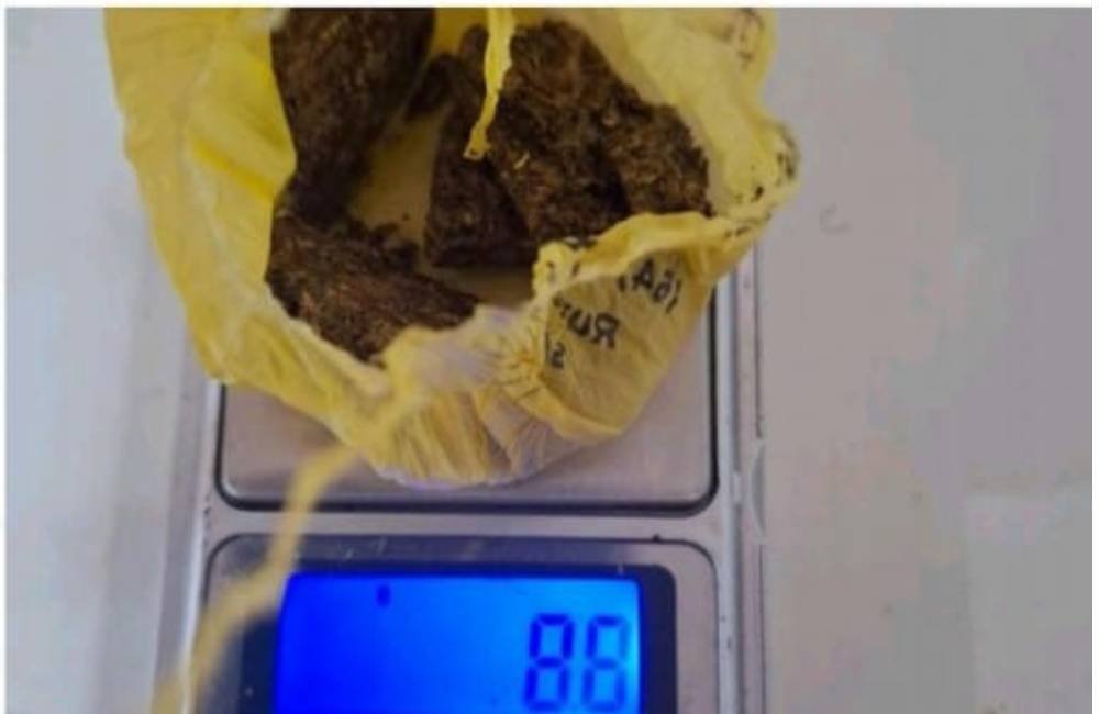 Polícia Militar prende homem por tráfico de drogas e desacato no Setor Cidade Jardim II, em Jataí