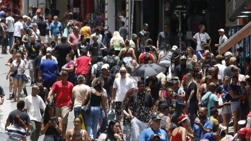População do Brasil passa de 213,4 milhões de pessoas, aponta IBGE