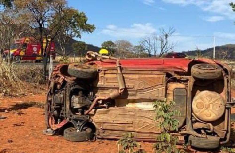 Saída de pista seguida de capotamento deixa uma vítima fatal na GO-116 em Formosa