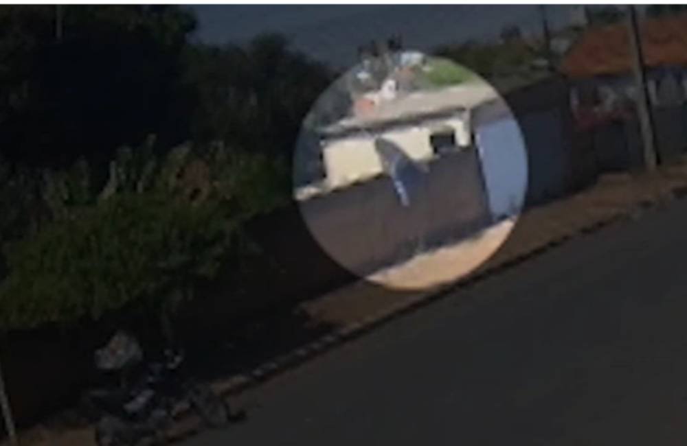 VÍDEO | Criminoso arromba residência em plena luz do dia e é flagrado por câmeras em Jataí