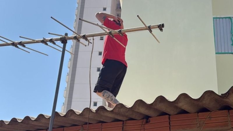 VÍDEO | Suspeito tenta fugir pelo telhado, mas é preso pela PM por tráfico de drogas em Jataí
