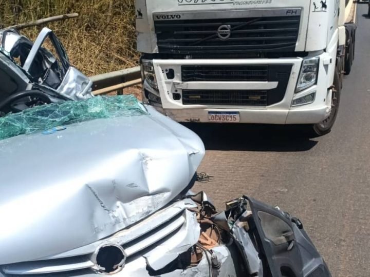 Acidente na BR-364 deixa motorista preso às ferragens em Mineiros