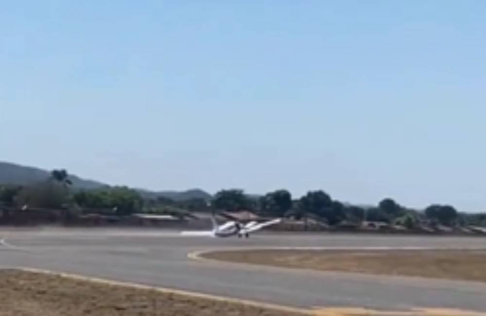 VÍDEO | Avião com deputado faz pouso de emergência em Aragarças após falha no trem de pouso