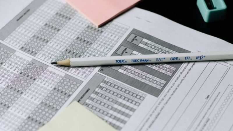 Concursos em Goiás oferecem mais de 200 vagas com salários de até R$ 8 mil