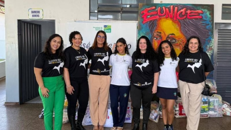 Estudantes do Colégio José Feliciano arrecadam 1000 roupas e 18 cestas básicas em ação solidária que transforma vidas