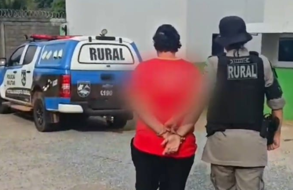 Foragida do DF que matou mulher com mais de 70 facadas é presa