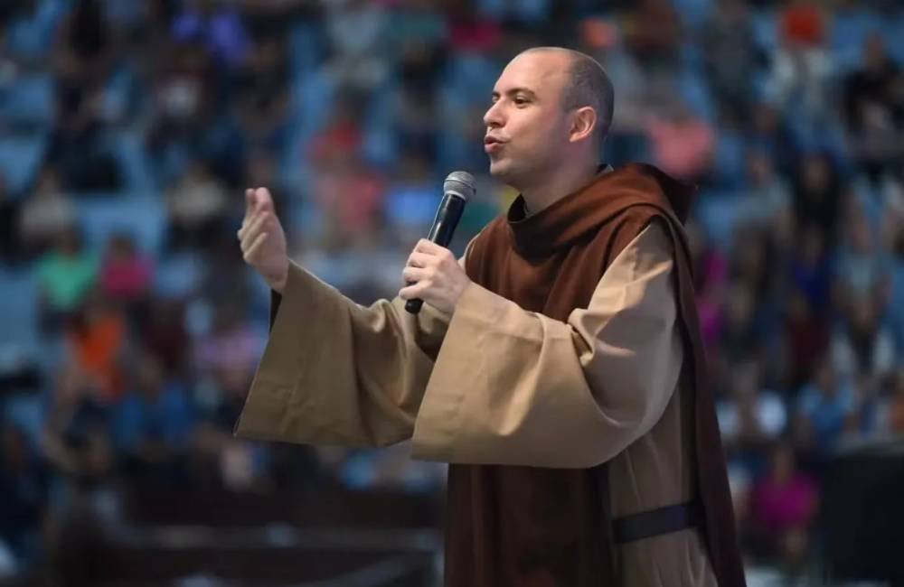 Frei Gilson confirma presença no DNJ 2025 em Goiás e promete emocionar juventude católica com fé e música