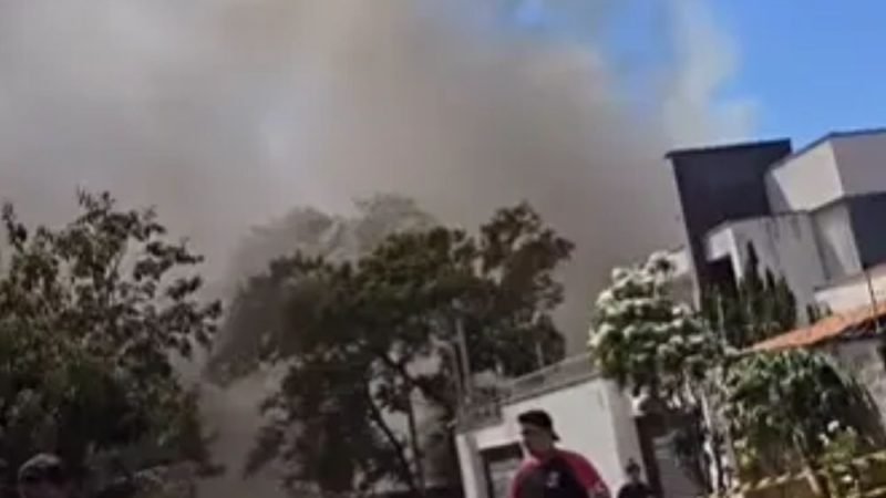 Incêndio atinge espaço de eventos do Clube Jaó, em Goiânia