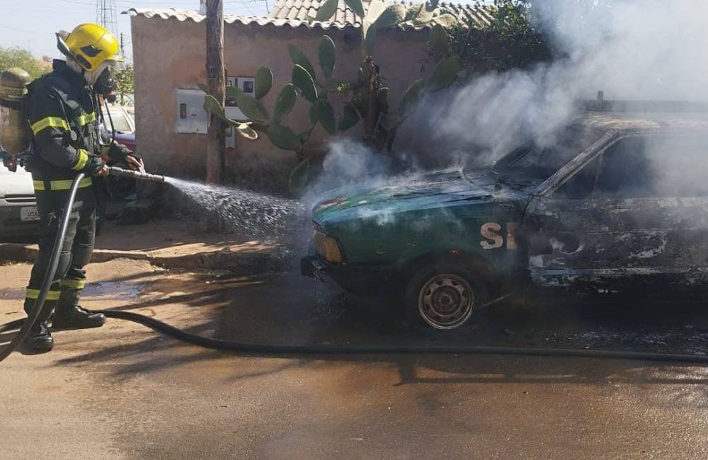 Incêndio criminoso destrói veículo em Planaltina-GO