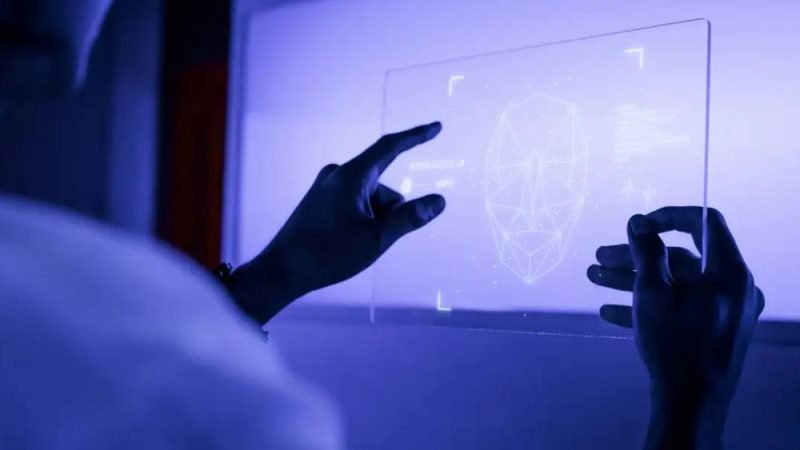 Inteligência artificial ameaça aprendizado da escrita, alerta escritor Sérgio Rodrigues
