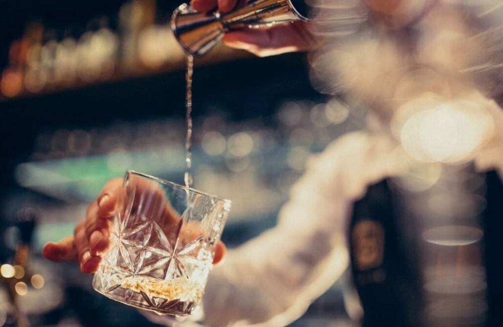 Jovens ficam cegos após consumirem bebidas adulteradas com metanol