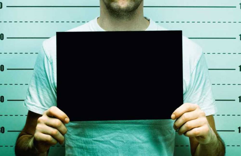 Juiz anula reconhecimento fotográfico e absolve acusado de roubo em Jataí