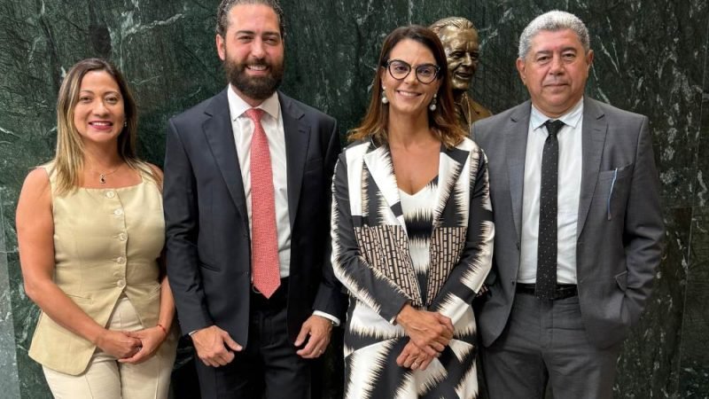 Juíza Sabrina Rampazzo e tabeliã Carla Eliana são homenageadas em sessão solene na Alego