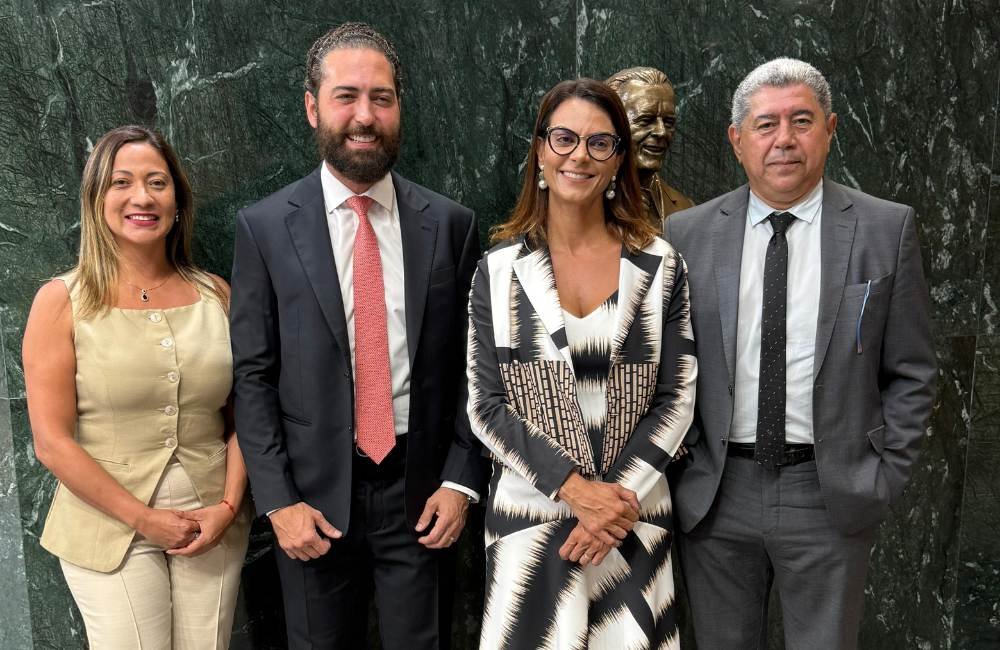 Juíza Sabrina Rampazzo e tabeliã Carla Eliana são homenageadas em sessão solene na Alego