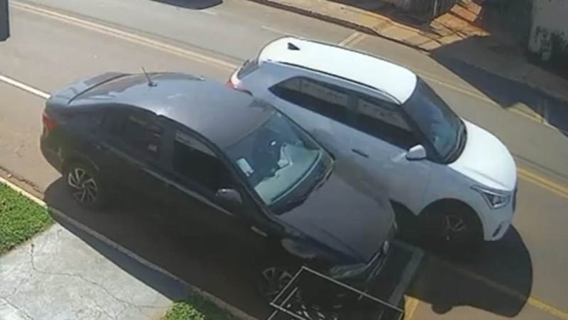 VÍDEO | Motorista foge após bater em carro estacionado no Setor Planalto em Jataí