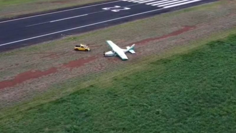 Avião monomotor sai da pista durante pouso em Rio Verde