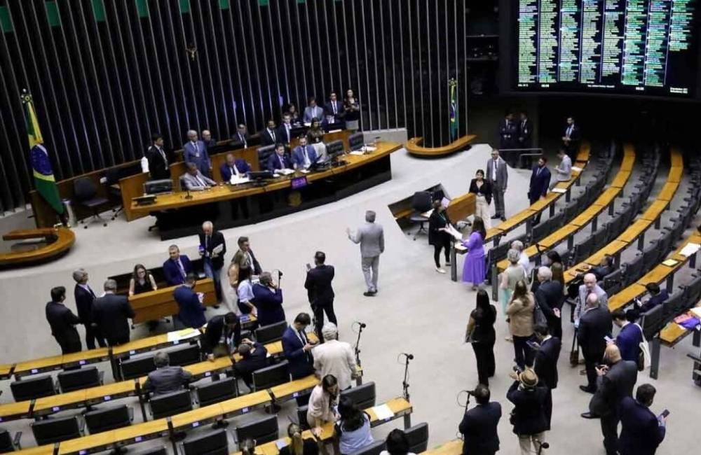 Congresso aprova aumento de 390% no Fundo Eleitoral para 2026