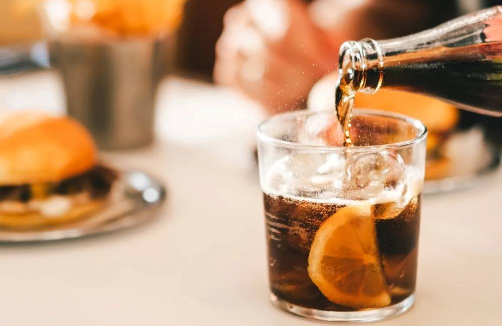 DIET OU COM AÇÚCAR? ESTUDO APONTA PIORES BEBIDAS PARA O FÍGADO